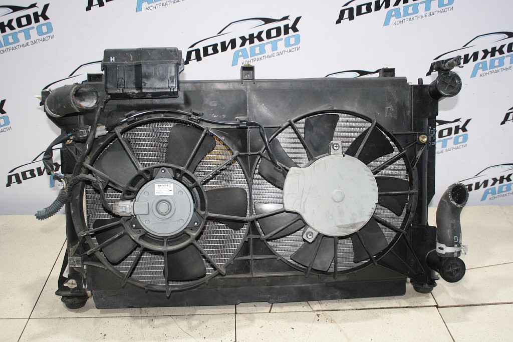 Радиатор охлаждения двигателя TOYOTA AZT250 Контрактная