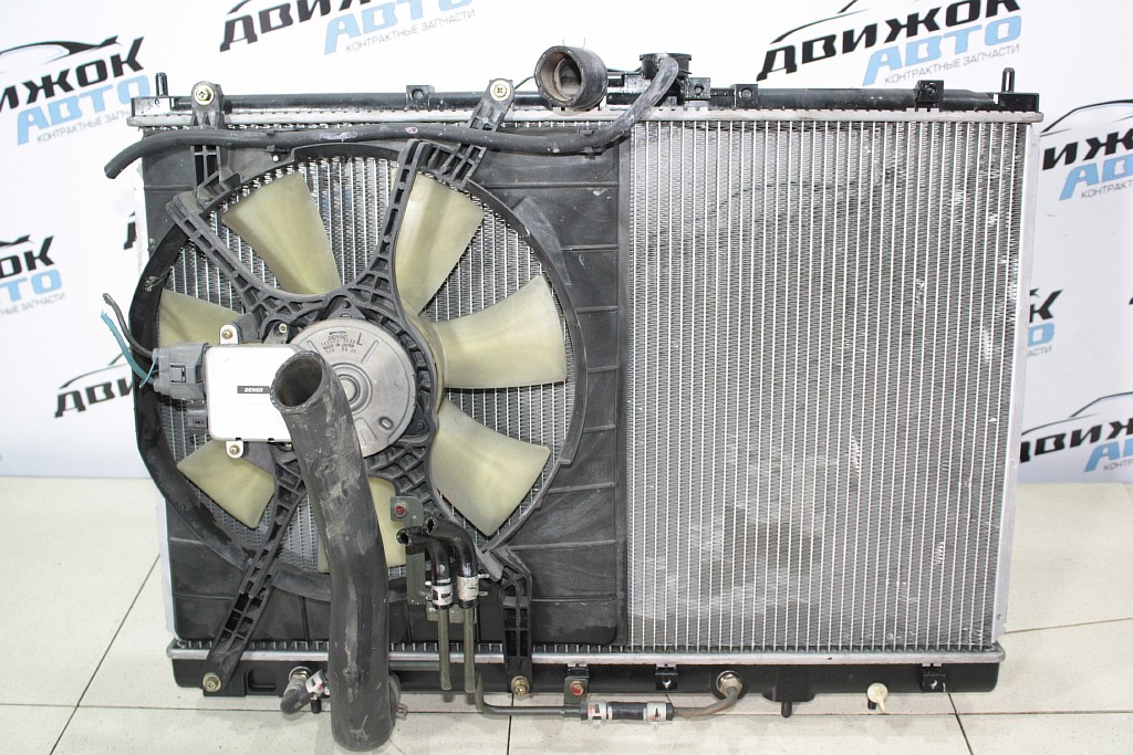 Радиатор охлаждения двигателя MITSUBISHI H76W Контрактная