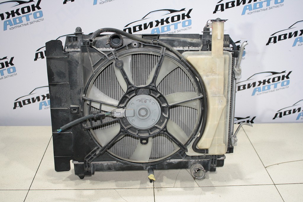 Радиатор охлаждения двигателя TOYOTA NCP10 Контрактная